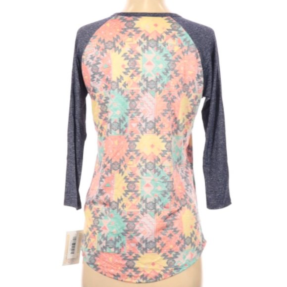 🔥 Lularoe Randy Raglan Tee Shirt Multi Geo Print - Picture 4 of 7